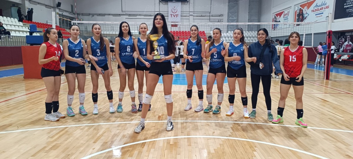 Uşak Genç Kızlar Voleybol Şampiyonu Altın Kanatlar Oldu