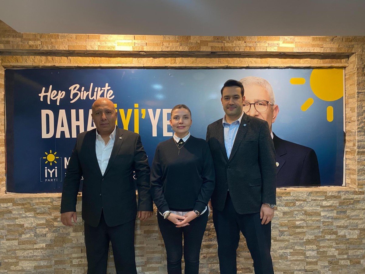 İYİ Parti Uşak Merkez İlçe Başkanı Selçuk Toker Görevini Devretti