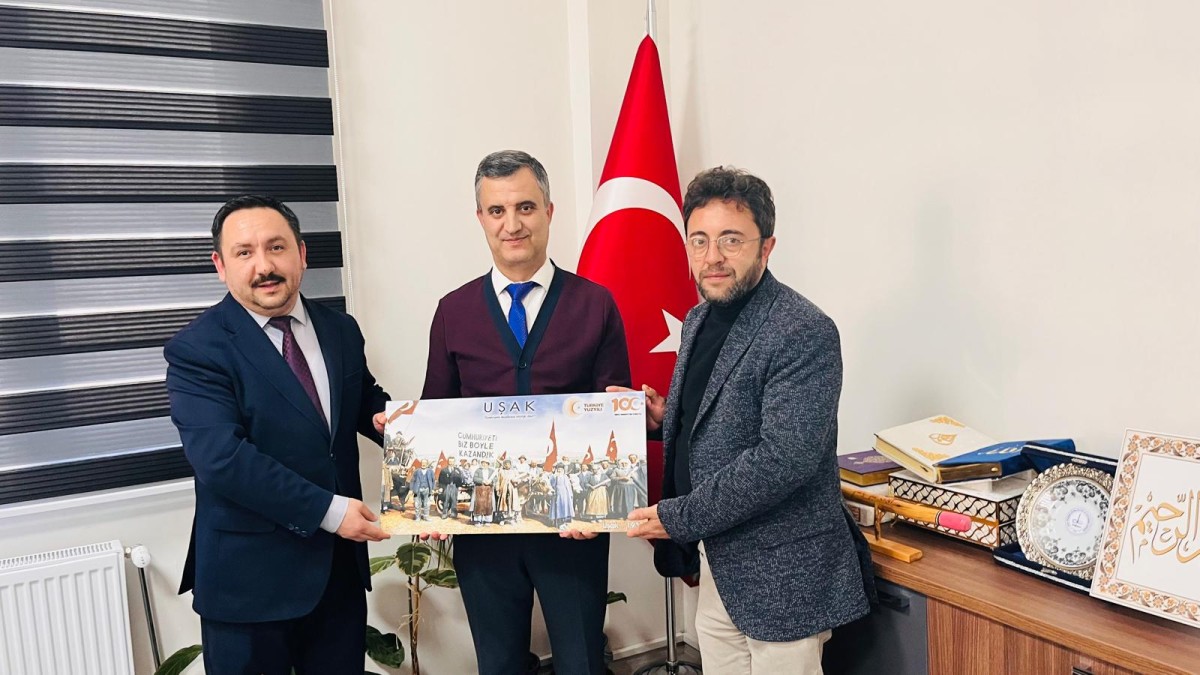 ÖDÜLLÜ HAFIZ ÖĞRENCİLERE BİR HEDİYE DE UŞAK KENT KONSEYİ’NDEN